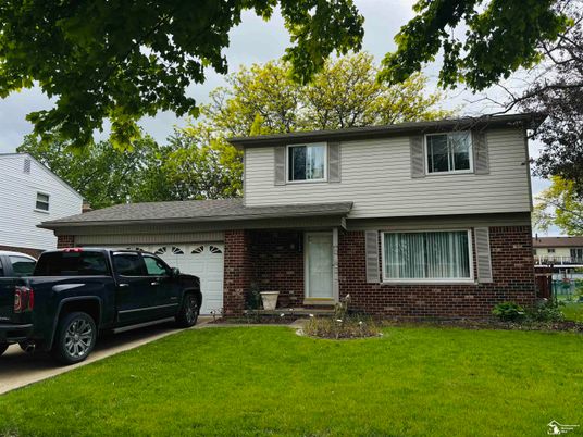 Attached, Exterior, Facade, Brick Facade, Split Level