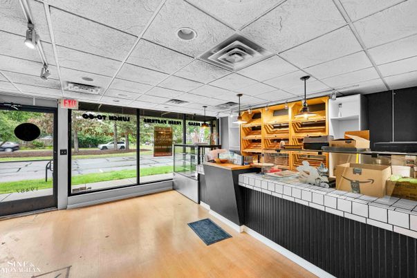 Interior, Pendant Lights, Recessed Lighting, Wood Texture Flooring