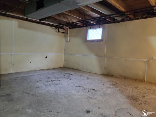 Garage, Interior, Wooden Beams