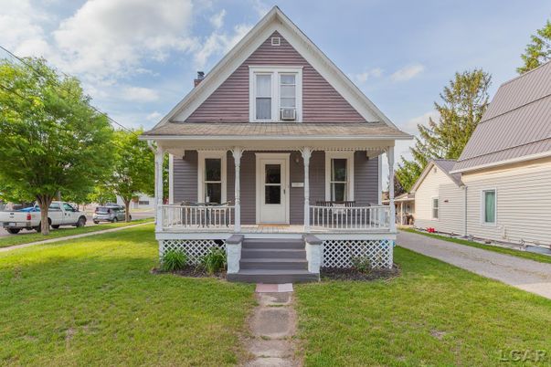Exterior, Facade, Queen Anne Victorian