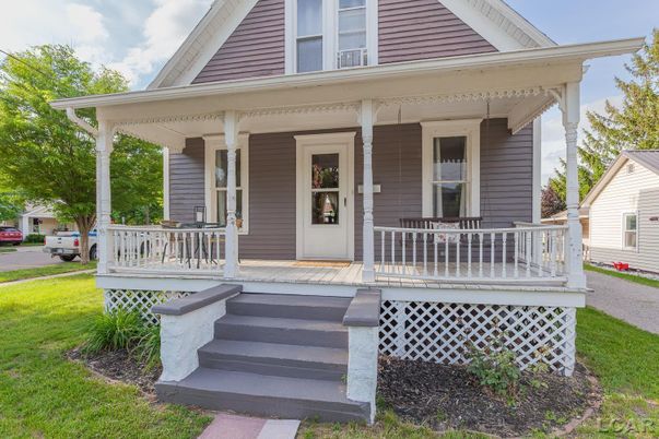Exterior, Facade, Queen Anne Victorian