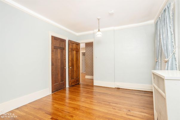 Empty room, Interior, Pendant Lights, Wood Texture Flooring