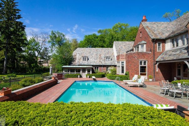 Exterior, Pool