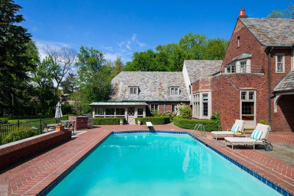Exterior, Pool