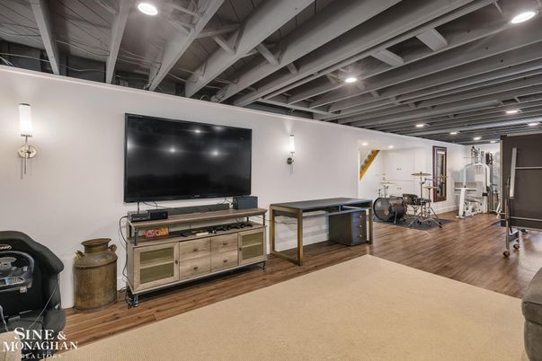 Interior, Recessed Lighting, Wood Texture Flooring