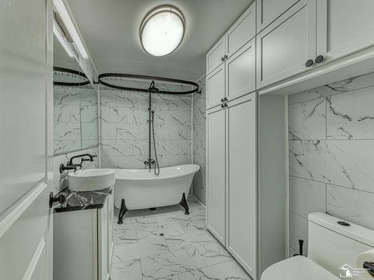 Bathroom, Free Standing Baths, Interior, Marble, Marble Walls
