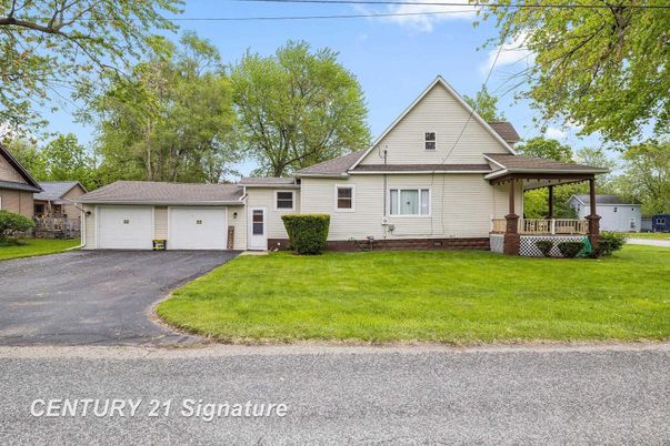 Attached, Exterior, Facade, Ranch
