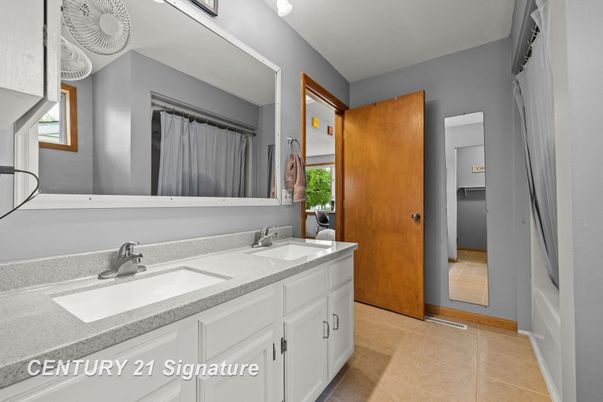Bathroom, Dual Sink Vanities, Interior