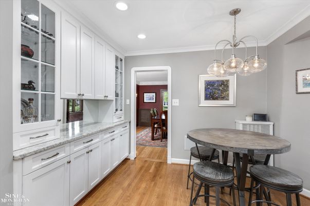 Dining room, Interior, Kitchen, Pendant Lights, Recessed Lighting, Wood Texture Flooring