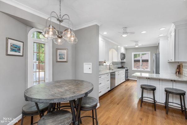 Dining room, Interior, Kitchen, Pendant Lights, Recessed Lighting, Wood Texture Flooring