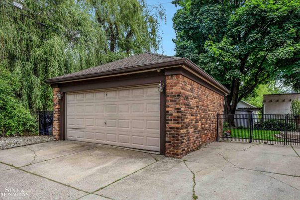 Detached Garage, Exterior