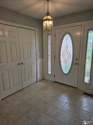 Empty room, Interior, Pendant Lights