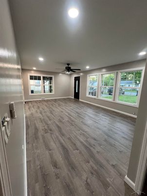 Empty room, Interior, Recessed Lighting, Wood Texture Flooring