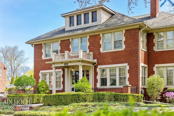 Exterior, Facade, Brick Facade, Georgian