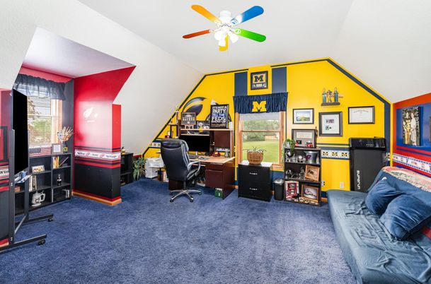 Home Office, Interior