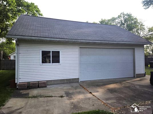 Detached Garage, Exterior