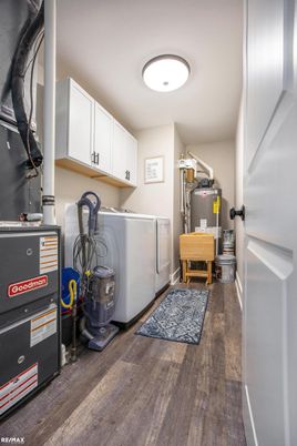 Interior, Washer, Wood Texture Flooring