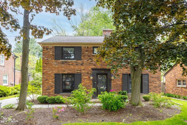 Exterior, Facade, Brick Facade, Georgian