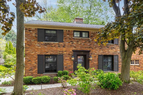Exterior, Facade, Brick Facade, Georgian