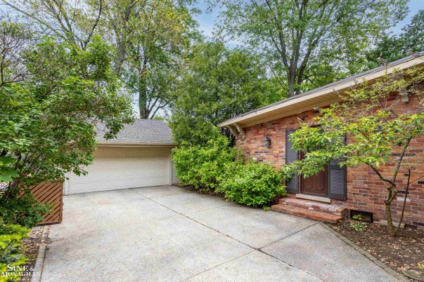 Detached Garage, Exterior
