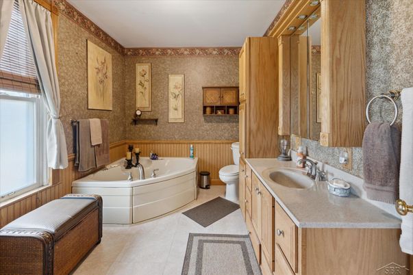 Bathroom, Dual Sink Vanities, Interior