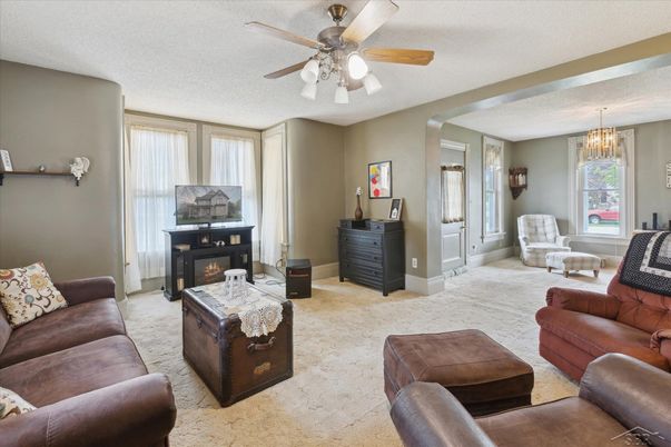 Chandelier, Interior, Living room