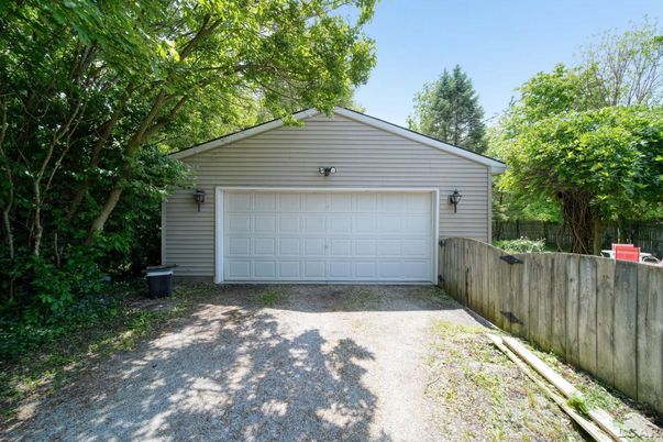Detached Garage, Exterior