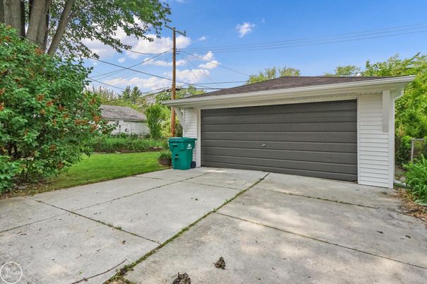 Detached Garage, Exterior