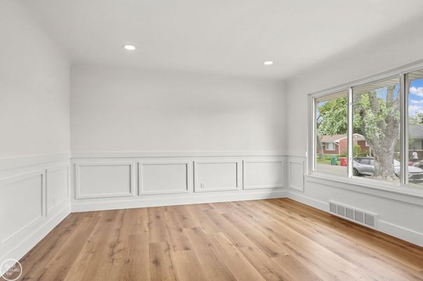 Empty room, Interior, Recessed Lighting, Wood Texture Flooring