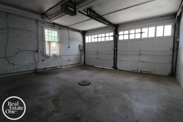 Garage, Interior, Stone Walls