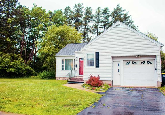Attached, Exterior, Facade, Ranch