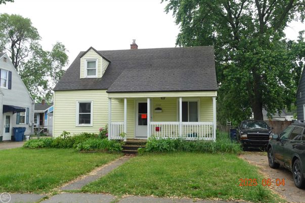 Exterior, Facade, Cape Cod