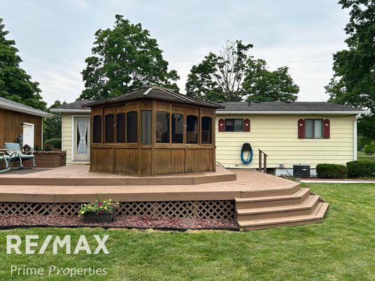 Exterior, Hot Tub
