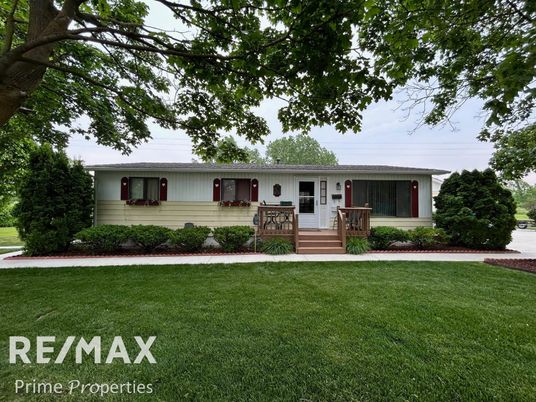 Backyard, Exterior, Facade, Ranch
