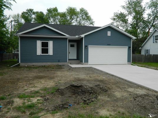 Attached, Exterior, Facade, Ranch