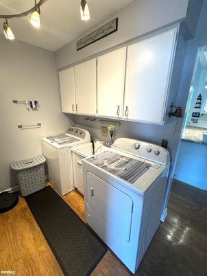 Interior, Washer, Wood Texture Flooring