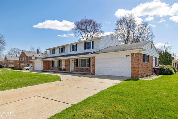 Attached, Exterior, Facade, Brick Facade, Split Level