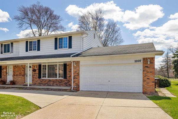 Attached, Exterior, Facade, Brick Facade, Split Level