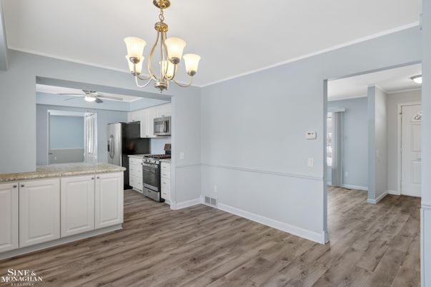 Chandelier, Interior, Kitchen, Wood Texture Flooring