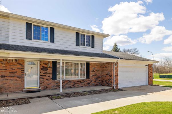 Attached, Exterior, Facade, Brick Facade, Split Level