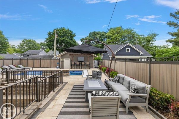 Exterior, Pool