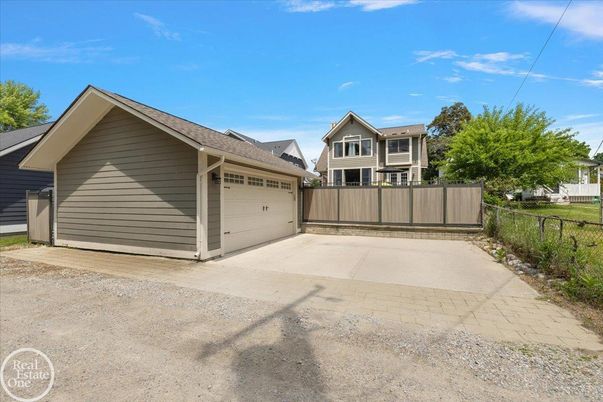 Detached Garage, Exterior