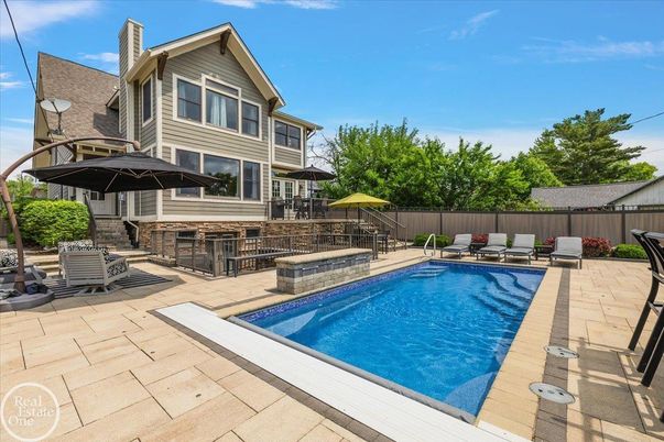 Exterior, Pool