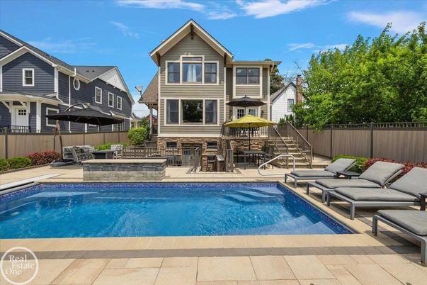 Exterior, Pool
