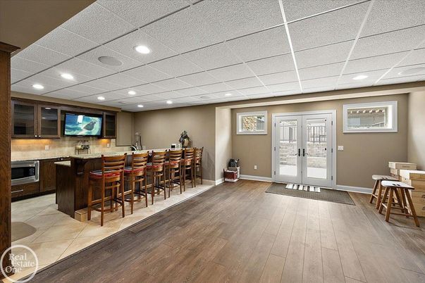 Interior, Recessed Lighting, Wood Texture Flooring