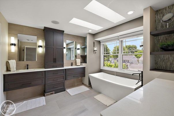 Bathroom, Dual Sink Vanities, Free Standing Baths, Interior, Recessed Lighting