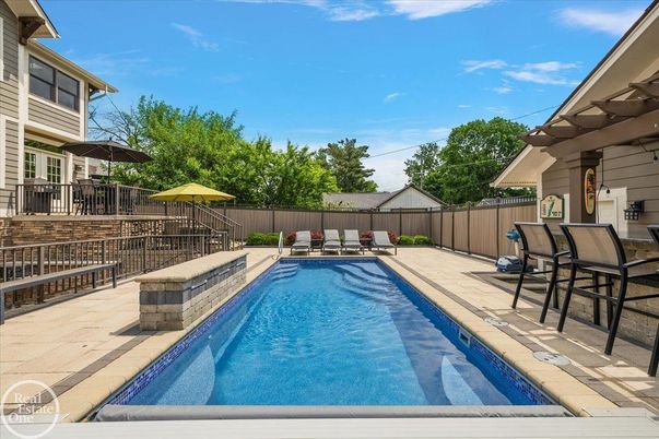 Exterior, Pool