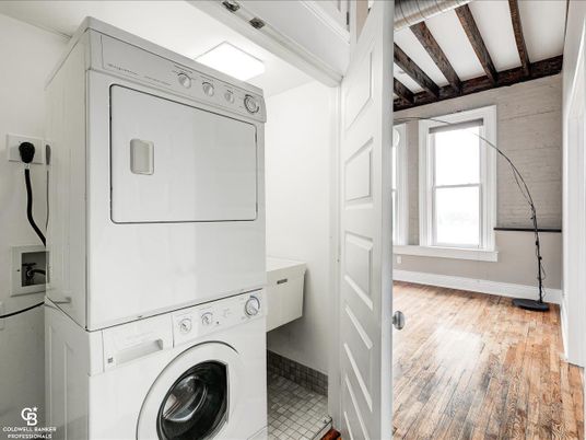 Interior, Utility Closets, Washer, Wood Texture Flooring