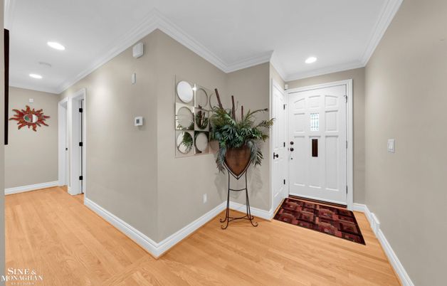 Interior, Recessed Lighting, Wood Texture Flooring