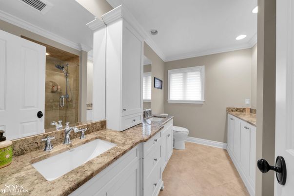 Bathroom, Dual Sink Vanities, Interior, Recessed Lighting